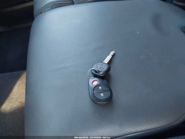 5TFEY5F17GX205070 Toyota Tundra Sr5 5.7l V8