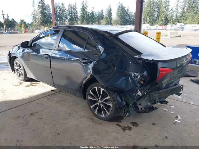 Toyota COROLLA SE 2018 5YFBURHE4JP750610 Image 3