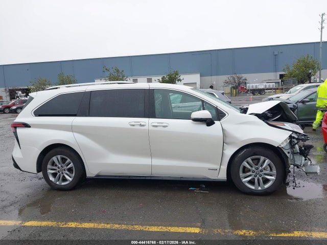 5TDZRKEC7MS009776 Toyota Sienna Limited