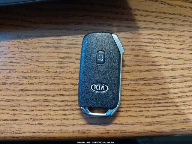 KNDCB3LC8M5464581 KIA Niro Lxs