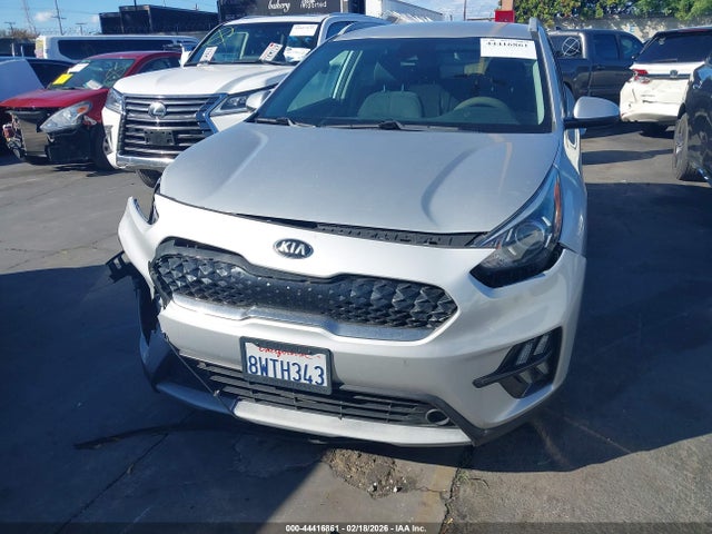 KNDCB3LC8M5464581 KIA Niro Lxs