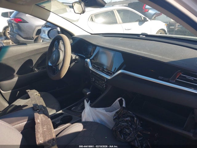KNDCB3LC8M5464581 KIA Niro Lxs