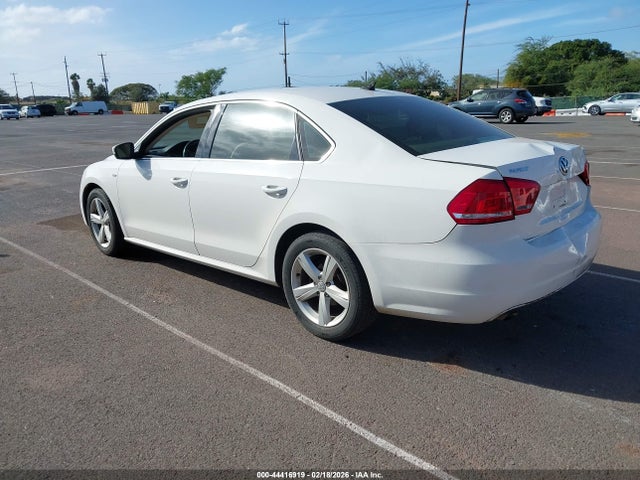 2015 Volkswagen Passat 1.8t Limited Edition მანქანა იყიდება აუქციონზე, vin: 1VWAT7A31FC106734, აუქციონის ნომერი: 44416919