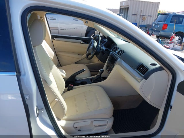 2015 Volkswagen Passat 1.8t Limited Edition მანქანა იყიდება აუქციონზე, vin: 1VWAT7A31FC106734, აუქციონის ნომერი: 44416919