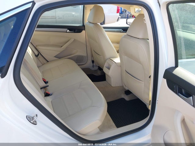 2015 Volkswagen Passat 1.8t Limited Edition მანქანა იყიდება აუქციონზე, vin: 1VWAT7A31FC106734, აუქციონის ნომერი: 44416919