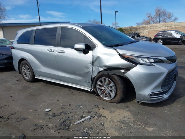 Toyota SIENNA XLE 2021 5TDYRKEC4MS022898 Image 13