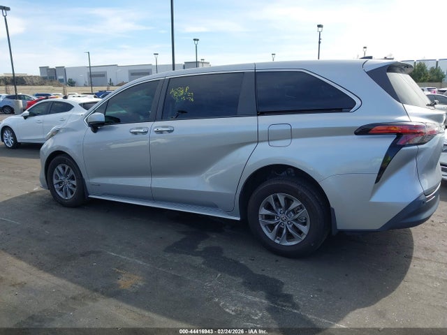 Toyota SIENNA XLE 2021 5TDYRKEC4MS022898 Image 14