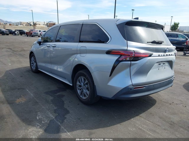 Toyota SIENNA XLE 2021 5TDYRKEC4MS022898 Image 3