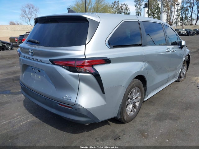 Toyota SIENNA XLE 2021 5TDYRKEC4MS022898 Image 4