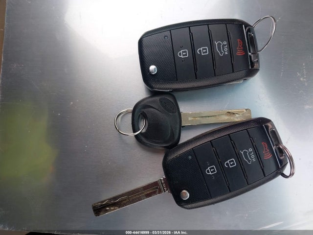 KNDJN2A26H7496393 KIA Soul !