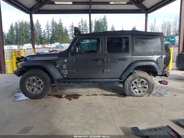 1C4HJXDG8JW171528 Jeep Wrangler Unlimited Sport 4x4