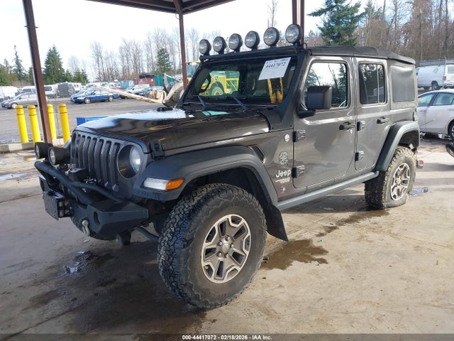 1C4HJXDG8JW171528 Jeep Wrangler Unlimited Sport 4x4