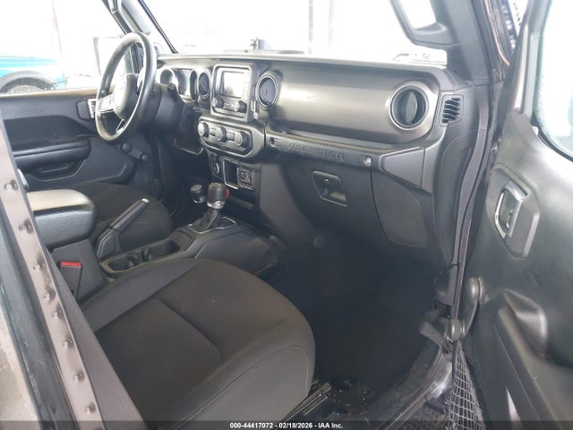 1C4HJXDG8JW171528 Jeep Wrangler Unlimited Sport 4x4
