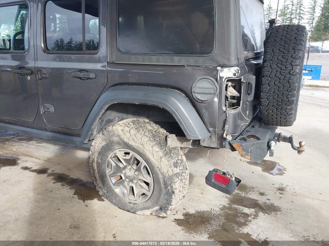 1C4HJXDG8JW171528 Jeep Wrangler Unlimited Sport 4x4
