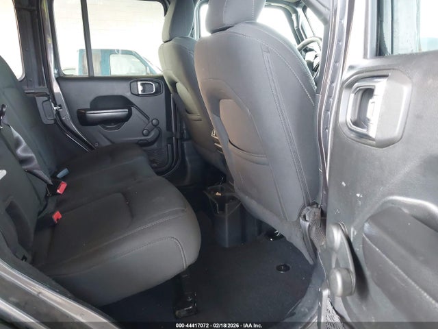 1C4HJXDG8JW171528 Jeep Wrangler Unlimited Sport 4x4