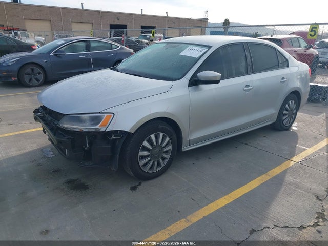 3VW2K7AJXEM392991 Volkswagen Jetta 2.0l S