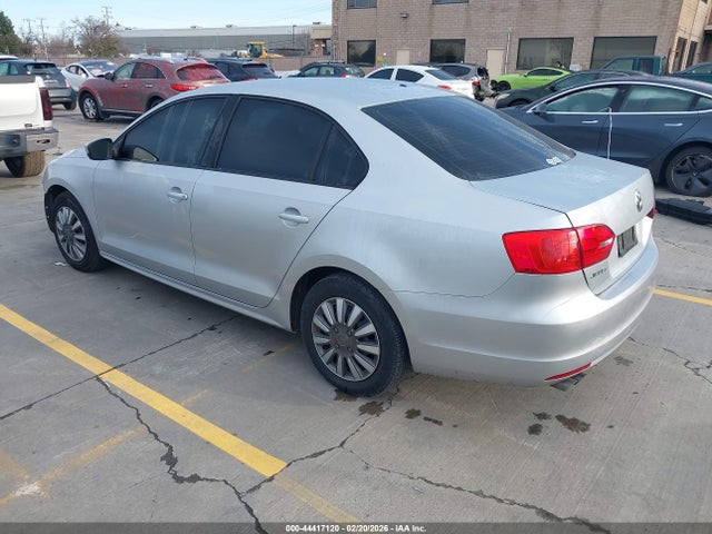 3VW2K7AJXEM392991 Volkswagen Jetta 2.0l S