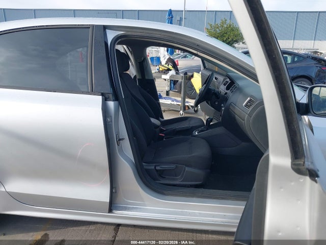 3VW2K7AJXEM392991 Volkswagen Jetta 2.0l S