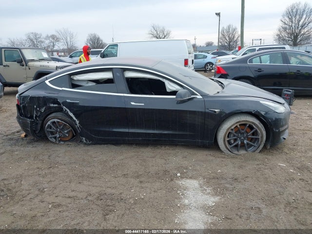 Продажа на аукционе авто 2018 Tesla Model 3 Long Range/mid Range, vin: 5YJ3E1EA8JF016150, номер лота: 44417165