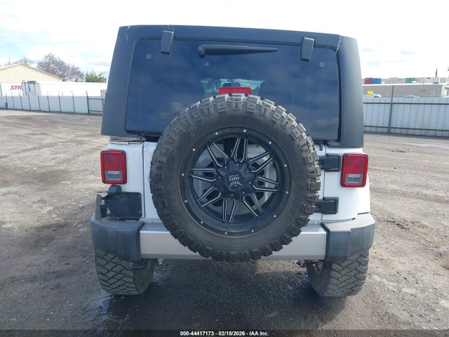 1C4HJWEG7JL923312 Jeep Wrangler Jk Unlimited Sahara 4x4