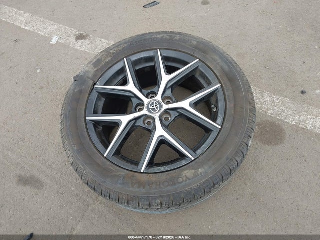 JTMNFREVXJJ183836 Toyota RAV4 SE