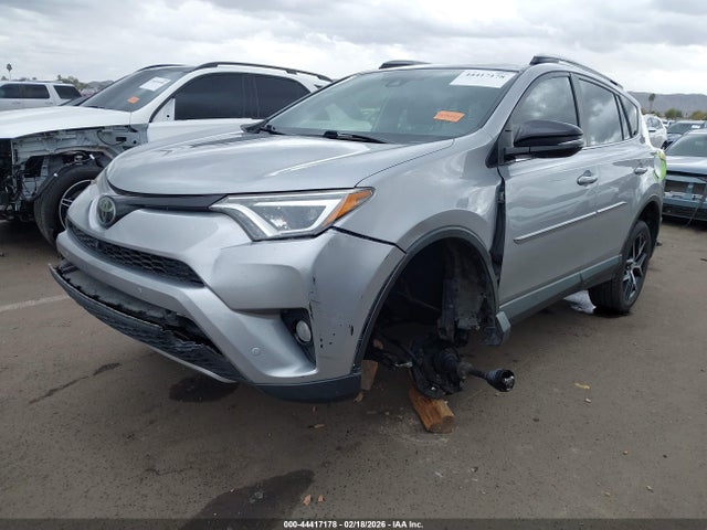 JTMNFREVXJJ183836 Toyota RAV4 SE