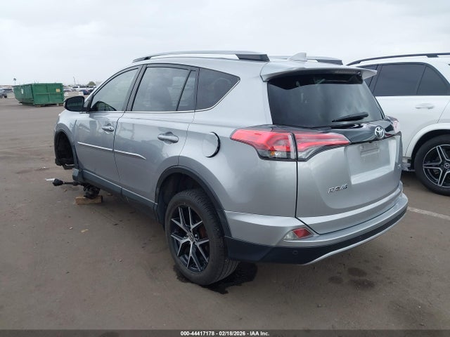 JTMNFREVXJJ183836 Toyota RAV4 SE