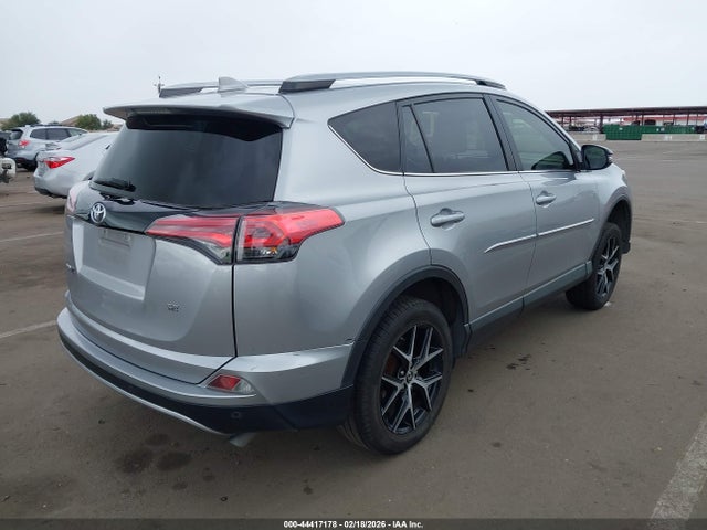 JTMNFREVXJJ183836 Toyota RAV4 SE
