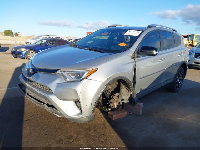 JTMNFREVXJJ183836 Toyota RAV4 SE
