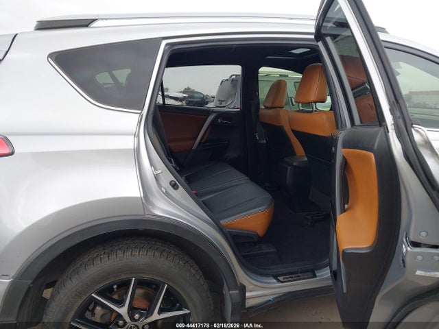 JTMNFREVXJJ183836 Toyota RAV4 SE