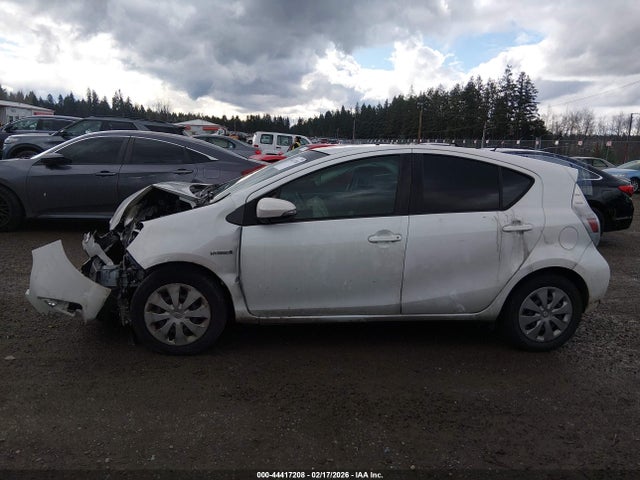 JTDKDTB34E1563687 Toyota Prius C Two