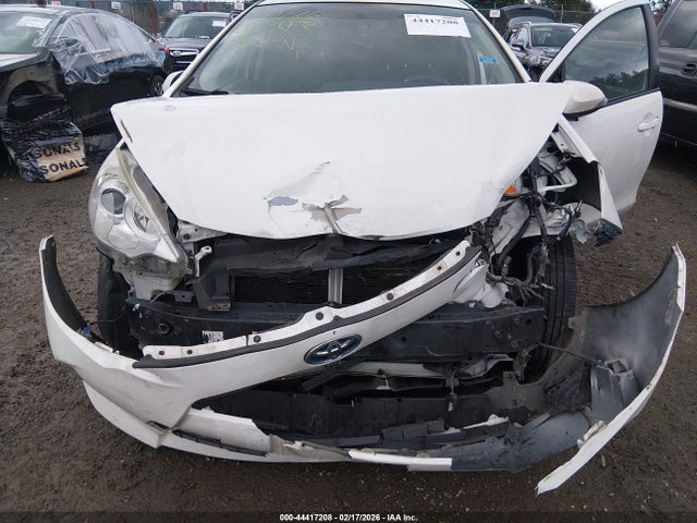 JTDKDTB34E1563687 Toyota Prius C Two