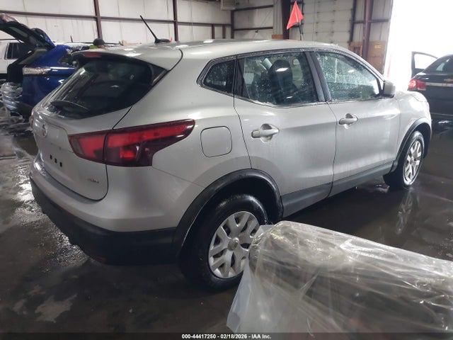 JN1BJ1CR7JW259883 Nissan Rogue Sport S