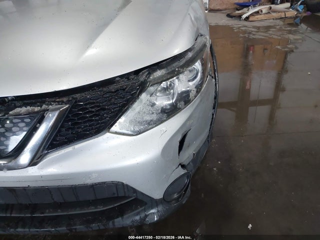 JN1BJ1CR7JW259883 Nissan Rogue Sport S