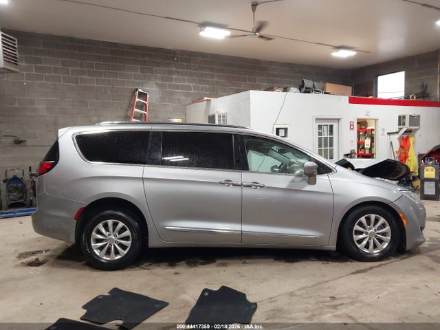 44417359 :رقم المزاد ، 2C4RC1BG3JR119229 vin ، 2018 Chrysler Pacifica Touring L مزاد بيع