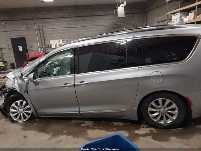 44417359 :رقم المزاد ، 2C4RC1BG3JR119229 vin ، 2018 Chrysler Pacifica Touring L مزاد بيع