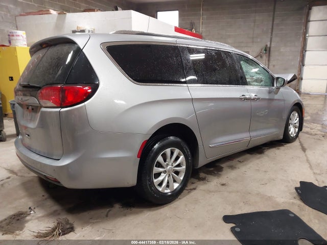 44417359 :رقم المزاد ، 2C4RC1BG3JR119229 vin ، 2018 Chrysler Pacifica Touring L مزاد بيع