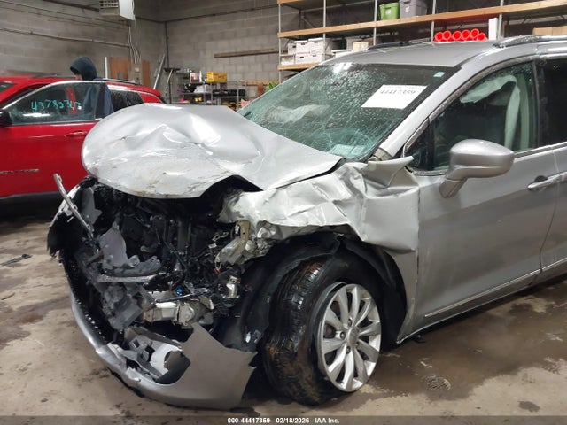 44417359 :رقم المزاد ، 2C4RC1BG3JR119229 vin ، 2018 Chrysler Pacifica Touring L مزاد بيع