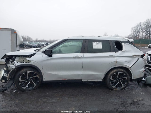 Продаж на аукціоні авто 2022 Mitsubishi Outlander Black Edition S-awc/se 2.5 S-awc/se Launch Edition S-awc, vin: JA4J4UA86NZ011019, номер лоту: 44417557