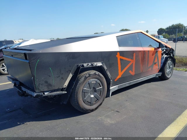 2024 Tesla Cybertruck All-wheel Drive მანქანა იყიდება აუქციონზე, vin: 7G2CEHED6RA050130, აუქციონის ნომერი: 44417575
