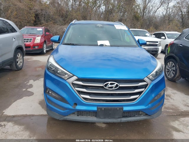 KM8J33A44HU335681 Hyundai TUCSON SE