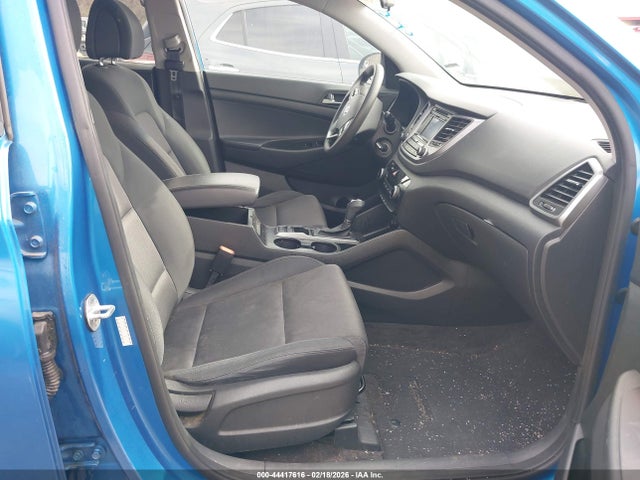 KM8J33A44HU335681 Hyundai TUCSON SE