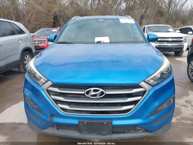 KM8J33A44HU335681 Hyundai TUCSON SE