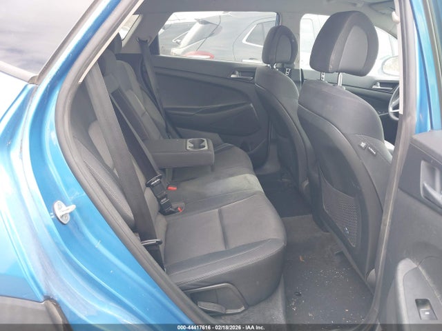KM8J33A44HU335681 Hyundai TUCSON SE