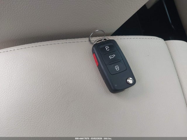 WVGRV7AX4HW501927 Volkswagen Tiguan 2.0t Wolfsburg Edition