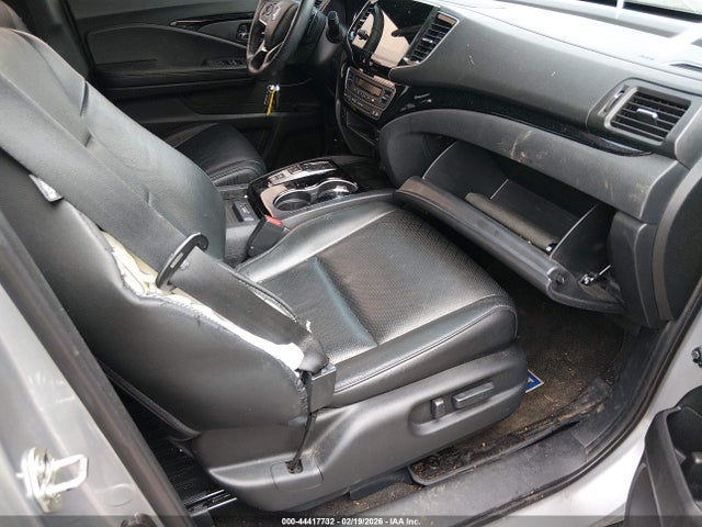 5FNYF7H95KB004174 Honda Passport Touring