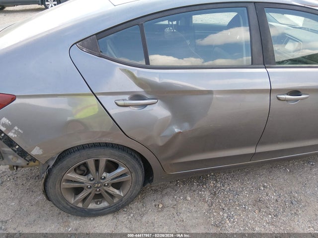 5NPD84LF6JH379835 Hyundai ELANTRA SEL