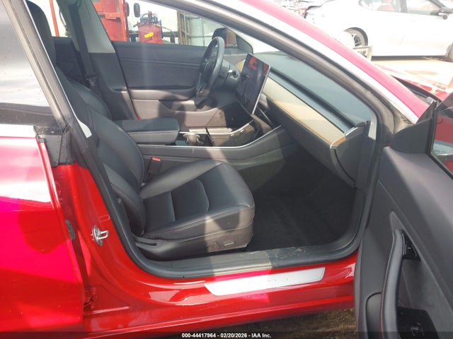 44417964 :رقم المزاد ، 5YJ3E1EA3JF032840 vin ، 2018 Tesla Model 3 مزاد بيع