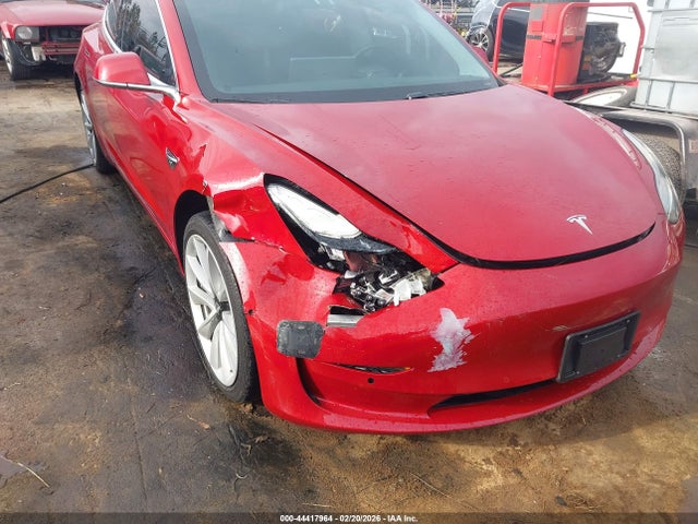 44417964 :رقم المزاد ، 5YJ3E1EA3JF032840 vin ، 2018 Tesla Model 3 مزاد بيع