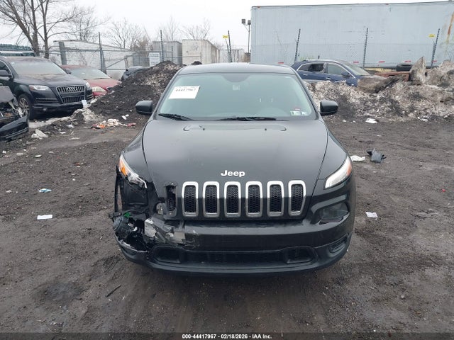 1C4PJLAB5GW114077 Jeep Cherokee Sport